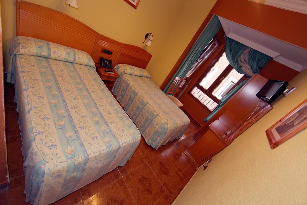 Hostal Victoria Málaga Oda fotoğraf