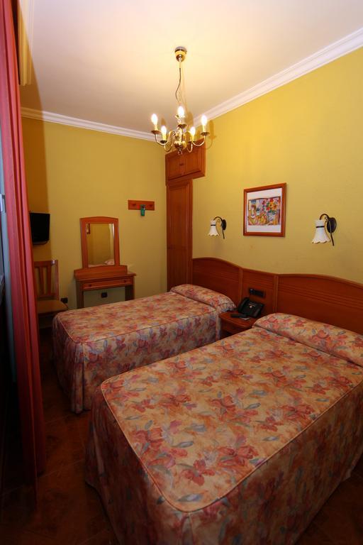 Hostal Victoria Málaga Oda fotoğraf