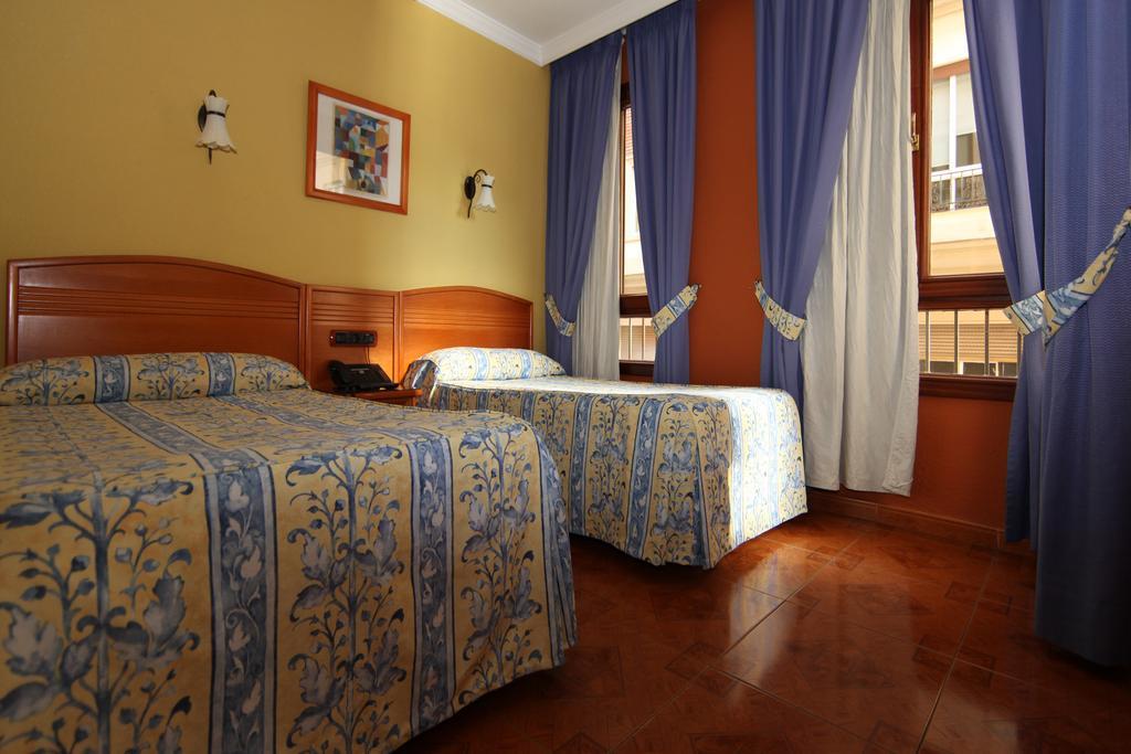 Hostal Victoria Málaga Oda fotoğraf